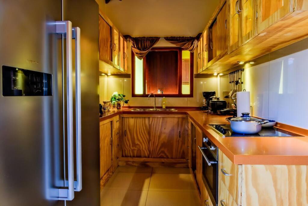 Iona'S Home: Vibrant 2Bedroom Home Near Willemstad Ngoại thất bức ảnh