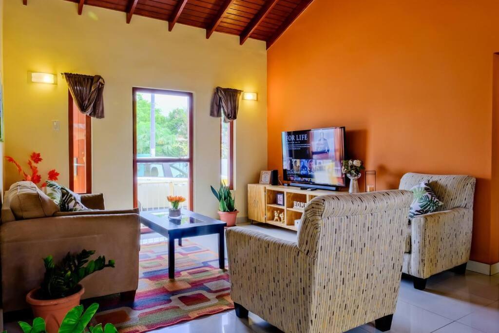 Iona'S Home: Vibrant 2Bedroom Home Near Willemstad Ngoại thất bức ảnh