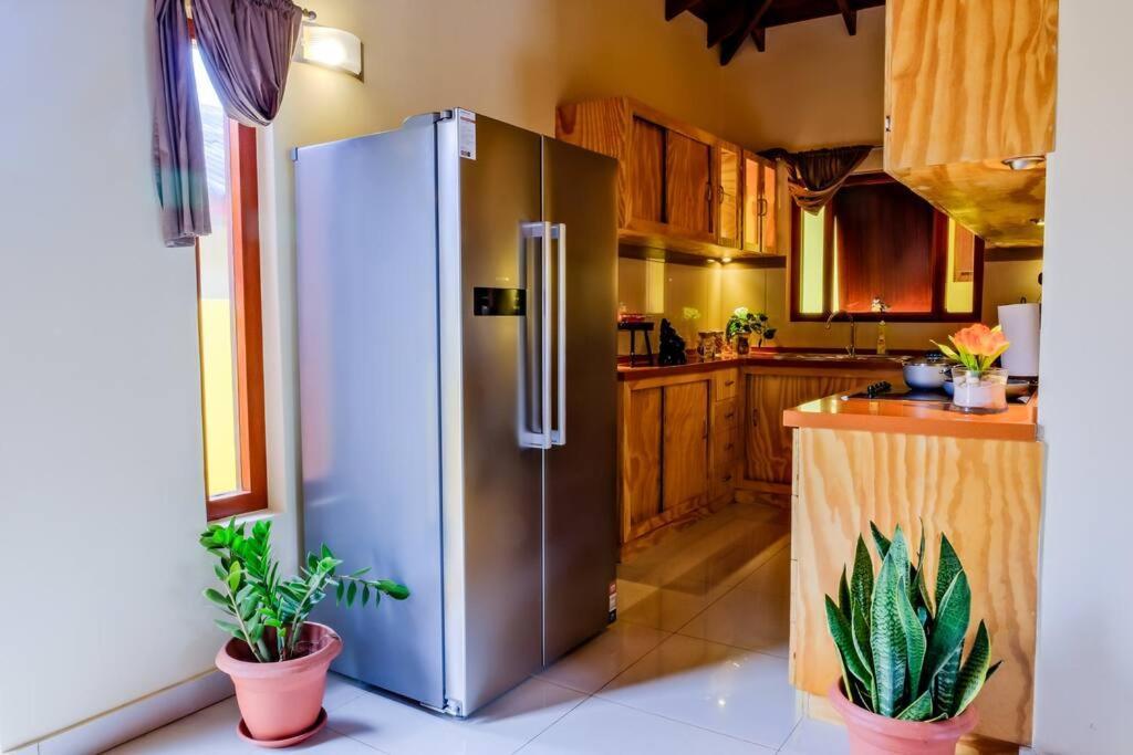 Iona'S Home: Vibrant 2Bedroom Home Near Willemstad Ngoại thất bức ảnh